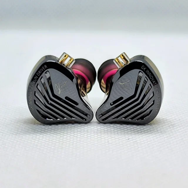 A popular beginner Chi-Fi IEM, the GK Kunten